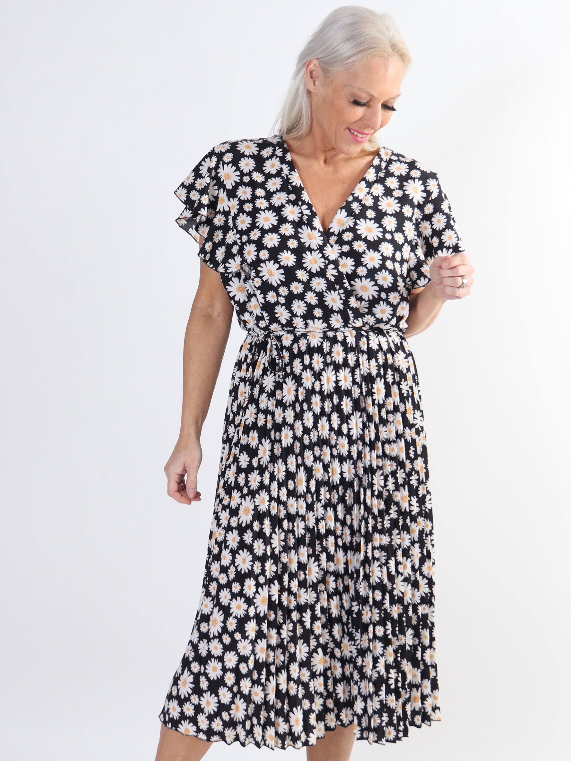 Callidora Flower - Plus size kjole med plisseringer og flæser